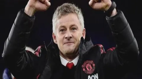 【独家揭秘】伯恩茅斯球场华丽蜕变在即，翻新工程获官方批准，重塑梦想球场新篇章！